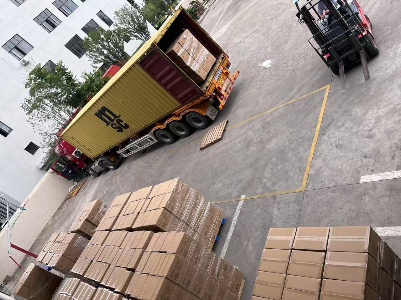 Landsign pomyślnie wysyła partie towarów